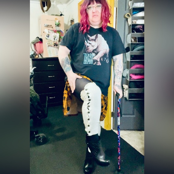 Two Pairs Knit and Lace Leg Warmers with Button closure - Picture 5 of 6